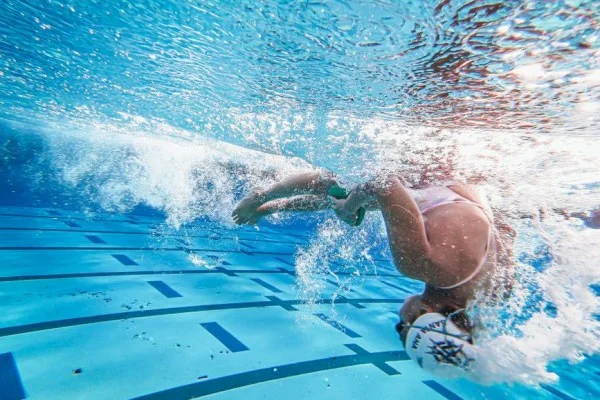swimming pool turn underwater